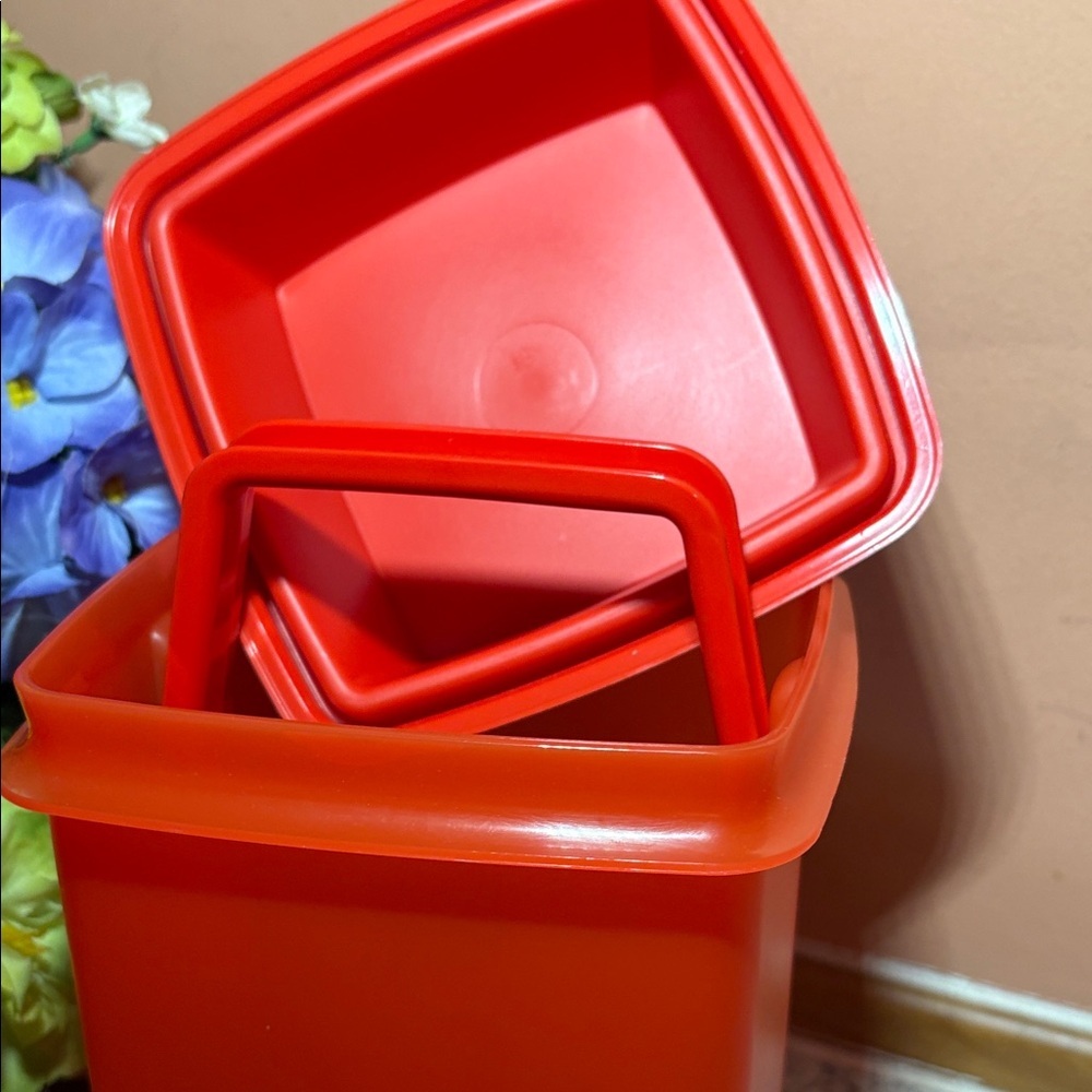 Tupperware Red Kitchen Container - Picture 4 of 4